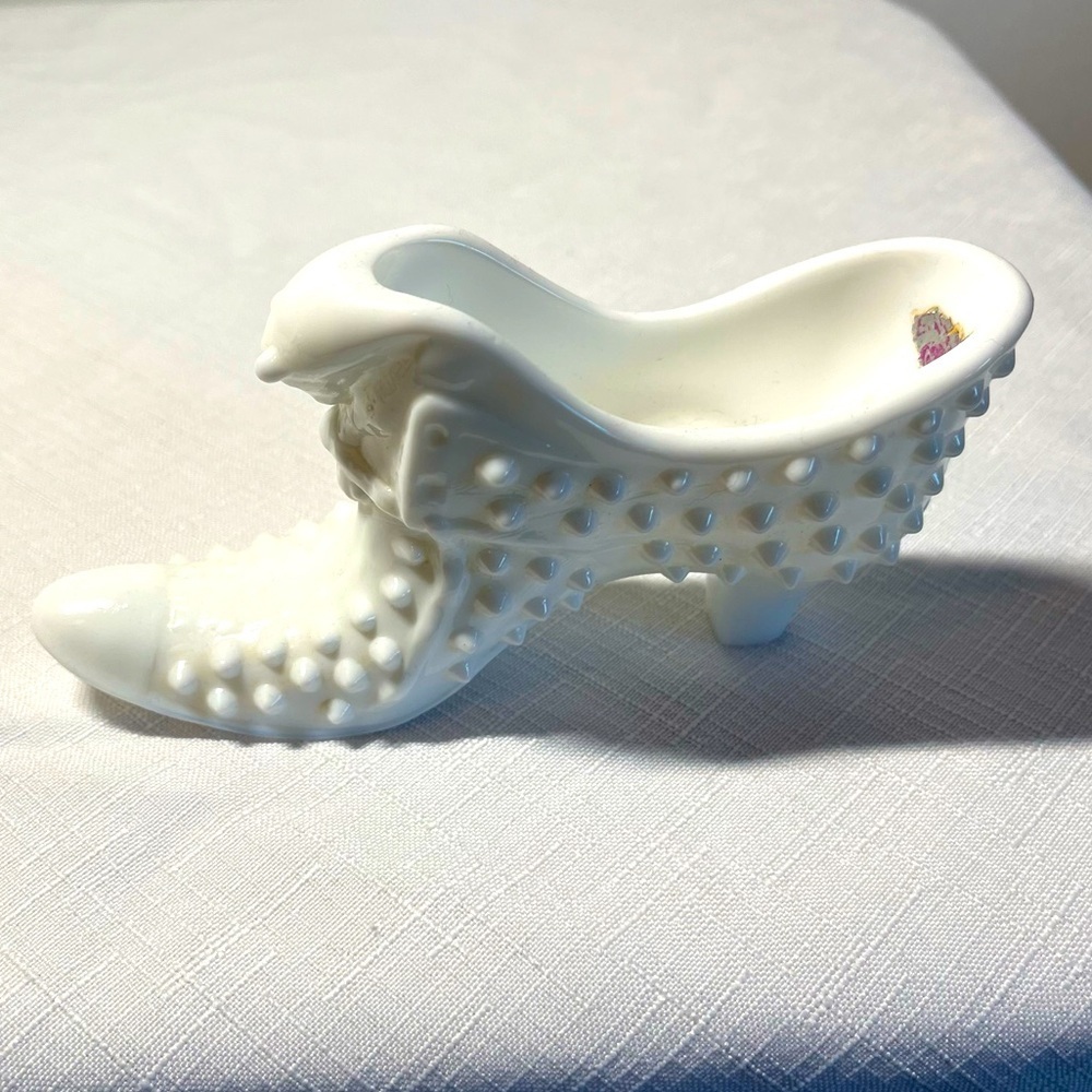 Vintage FENTON White Milk Glass Hobnail Shoe Slipper 
Cat Head Figurine